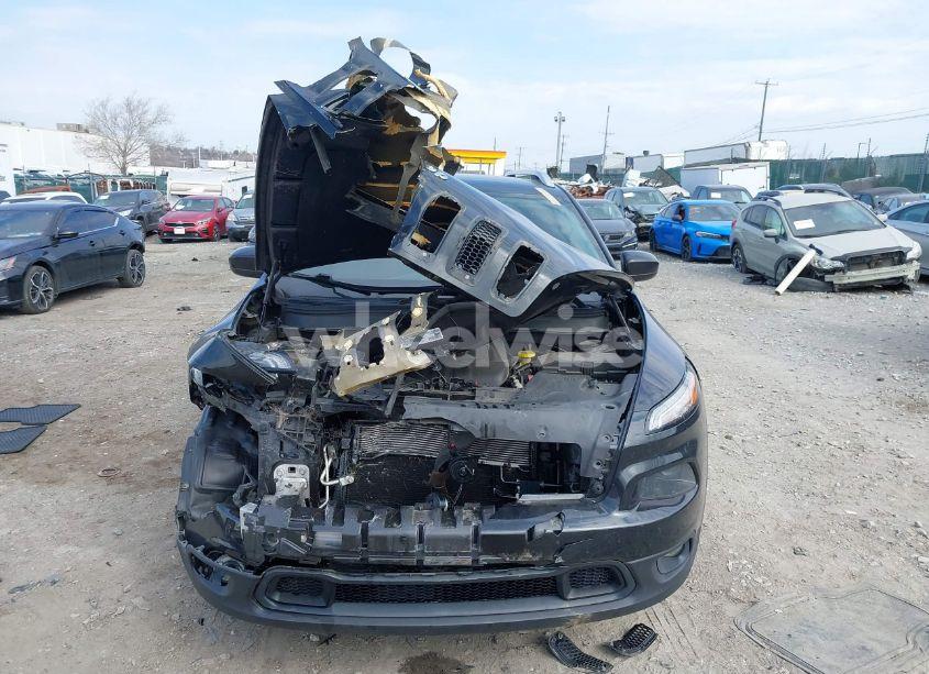 Photo 6 of 2016 Jeep Cherokee LATITUDE (VIN 1C4PJMCB1GW143420)