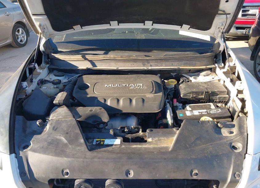 Photo 10 of 2016 Jeep Cherokee LATITUDE (VIN 1C4PJMCB1GW259894)