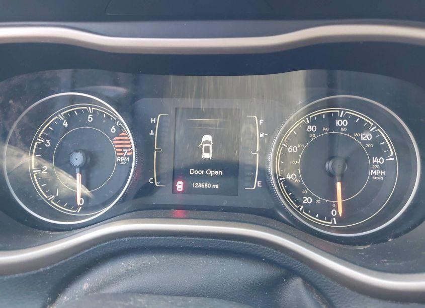 Photo 7 of 2016 Jeep Cherokee LATITUDE (VIN 1C4PJMCB1GW259894)