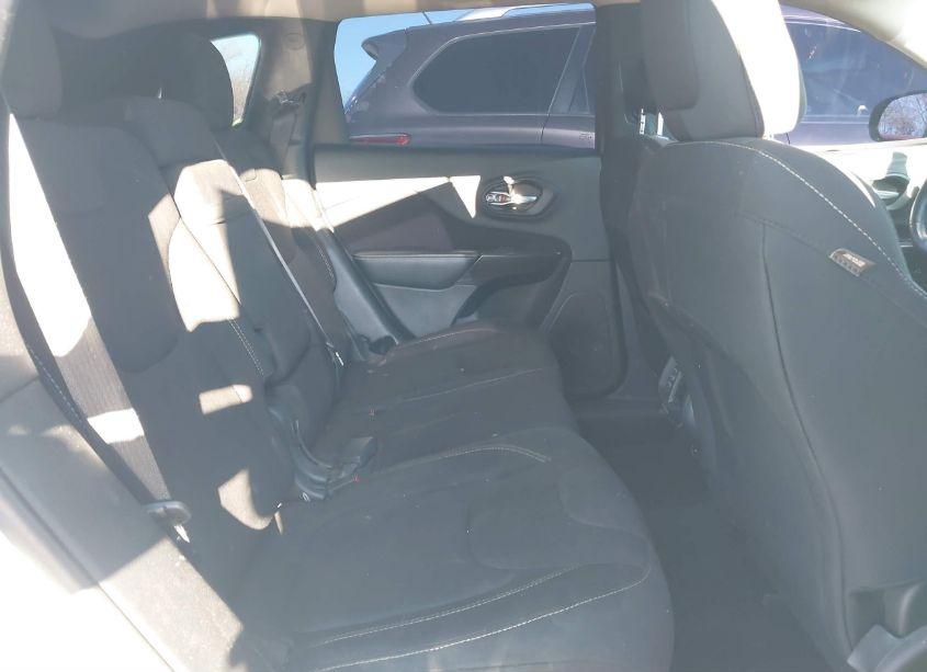 Photo 8 of 2016 Jeep Cherokee LATITUDE (VIN 1C4PJMCB1GW259894)