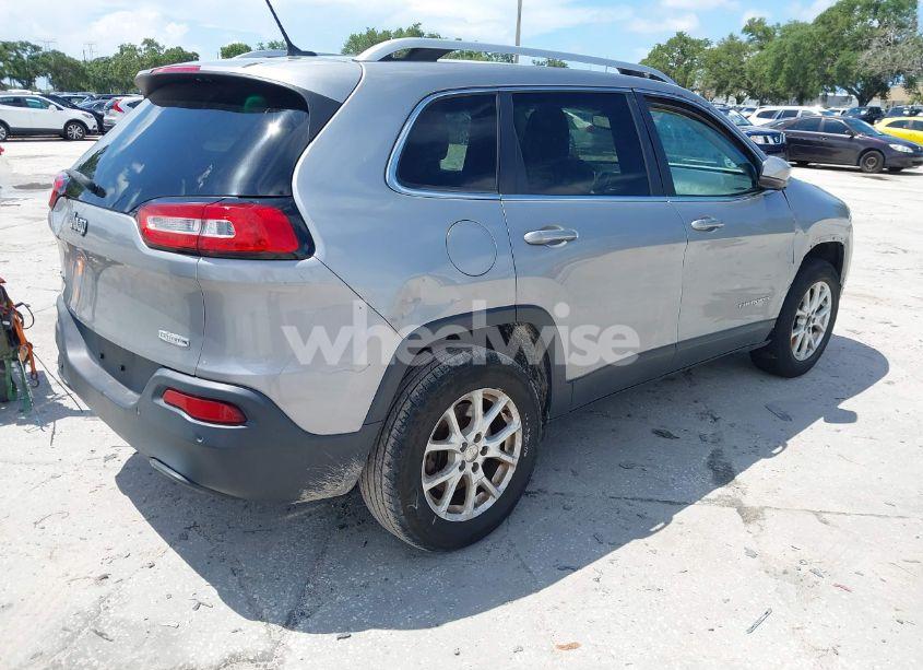 Photo 4 of 2016 Jeep Cherokee LATITUDE (VIN 1C4PJMCB1GW359896)