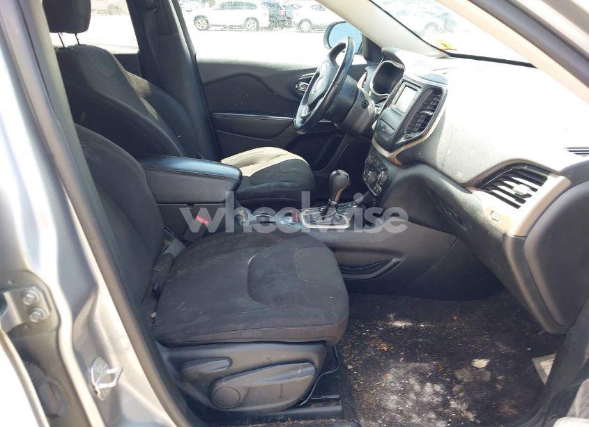 Photo 5 of 2016 Jeep Cherokee LATITUDE (VIN 1C4PJMCB1GW359896)