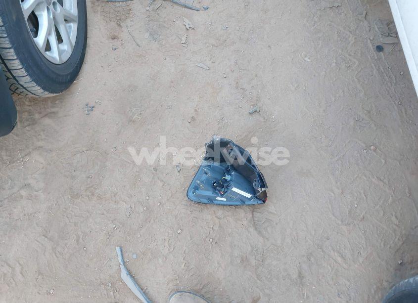 Photo 12 of 2016 Jeep Cherokee LATITUDE (VIN 1C4PJMCB1GW375810)