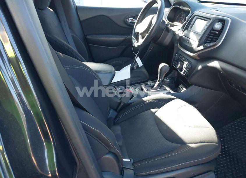 Photo 5 of 2016 Jeep Cherokee LATITUDE (VIN 1C4PJMCB1GW375810)