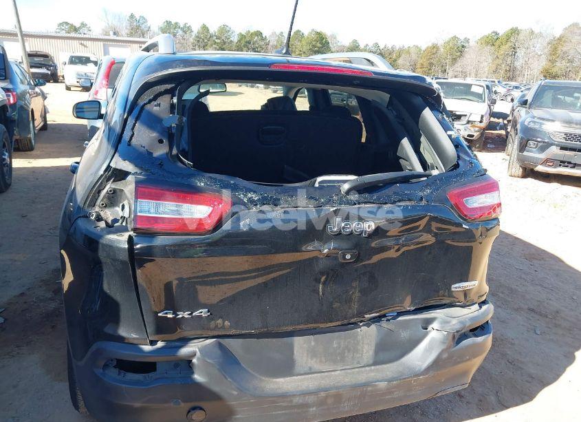 Photo 6 of 2016 Jeep Cherokee LATITUDE (VIN 1C4PJMCB1GW375810)