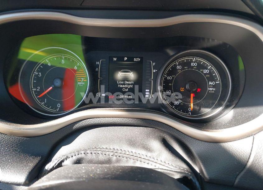 Photo 7 of 2016 Jeep Cherokee LATITUDE (VIN 1C4PJMCB1GW375810)