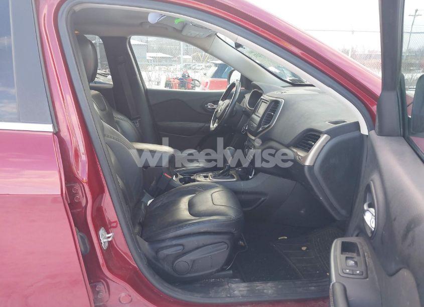 Photo 5 of 2017 Jeep Cherokee LATITUDE 4X4 (VIN 1C4PJMCB1HW537680)