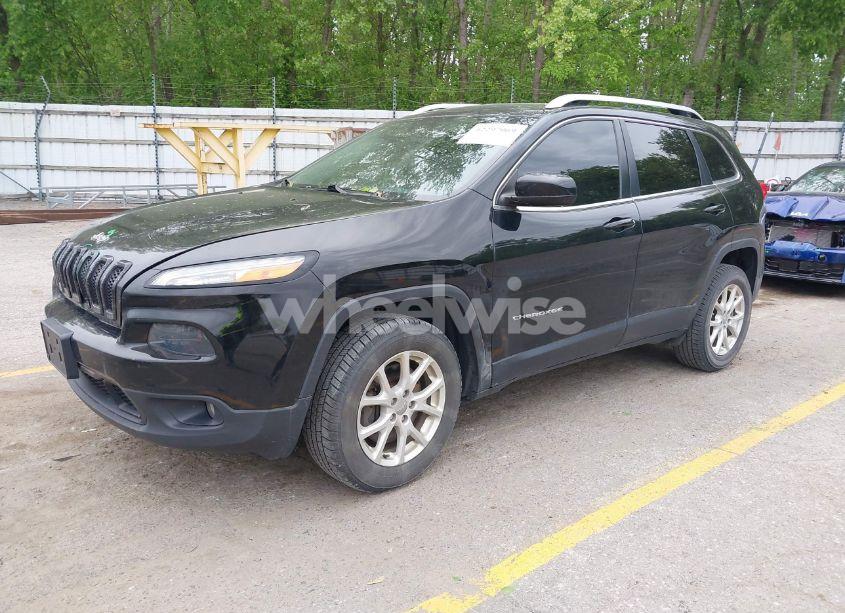 Photo 2 of 2018 Jeep Cherokee LATITUDE 4X4 (VIN 1C4PJMCB1JD509699)