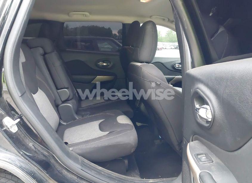 Photo 8 of 2018 Jeep Cherokee LATITUDE 4X4 (VIN 1C4PJMCB1JD509699)