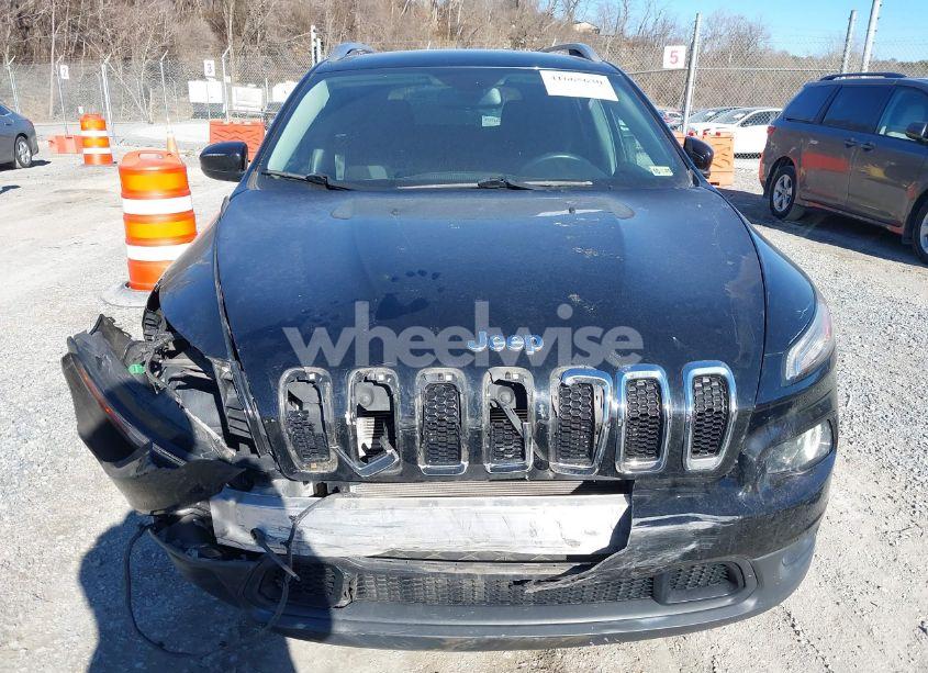 Photo 12 of 2018 Jeep Cherokee LATITUDE 4X4 (VIN 1C4PJMCB1JD589473)