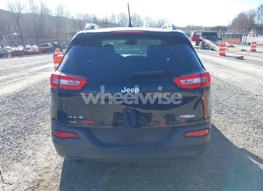 Photo 16 of 2018 Jeep Cherokee LATITUDE 4X4 (VIN 1C4PJMCB1JD589473)