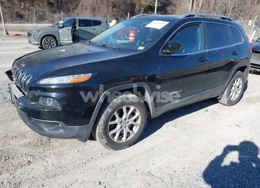 Photo 2 of 2018 Jeep Cherokee LATITUDE 4X4 (VIN 1C4PJMCB1JD589473)