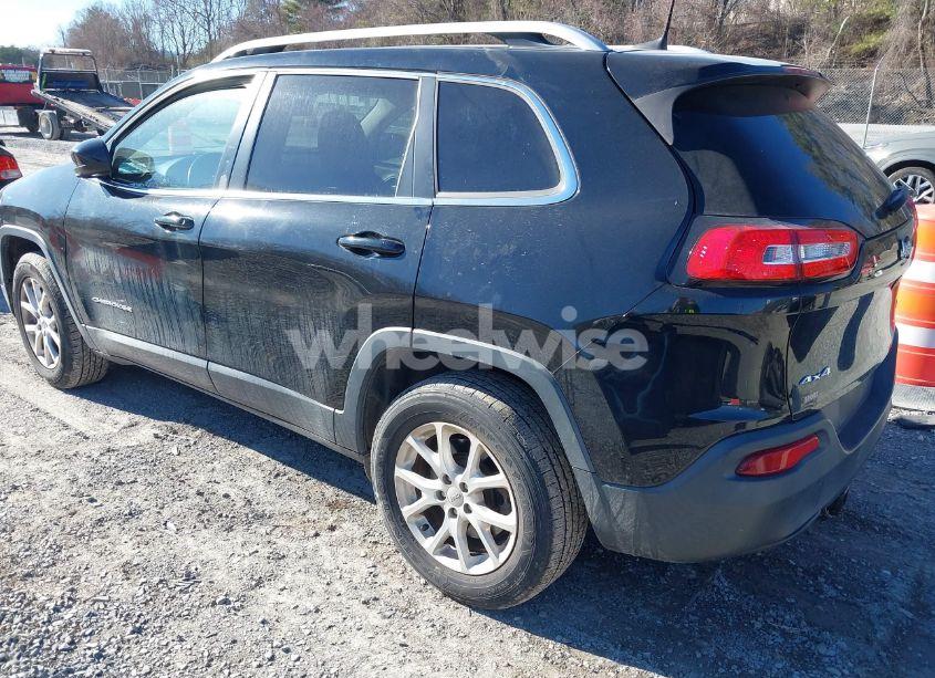 Photo 3 of 2018 Jeep Cherokee LATITUDE 4X4 (VIN 1C4PJMCB1JD589473)