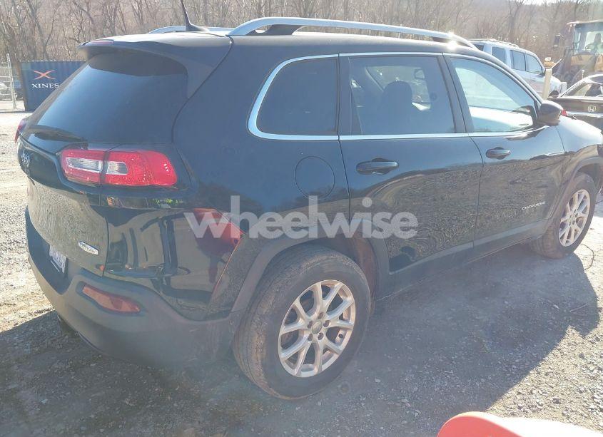 Photo 4 of 2018 Jeep Cherokee LATITUDE 4X4 (VIN 1C4PJMCB1JD589473)
