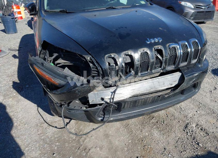 Photo 6 of 2018 Jeep Cherokee LATITUDE 4X4 (VIN 1C4PJMCB1JD589473)