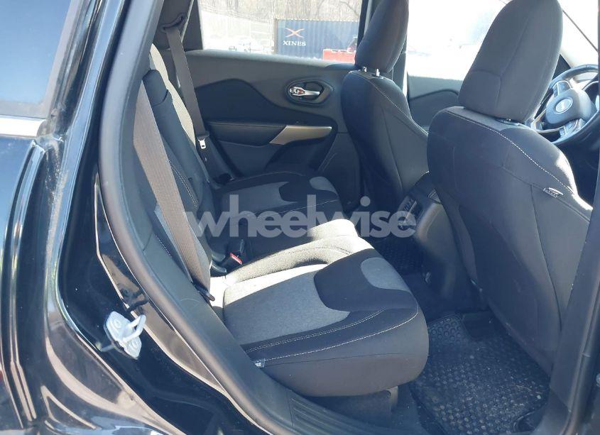 Photo 8 of 2018 Jeep Cherokee LATITUDE 4X4 (VIN 1C4PJMCB1JD589473)