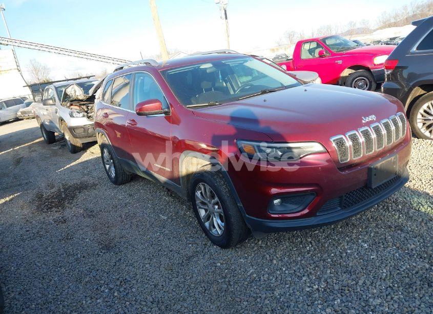 2019 Jeep Cherokee LATITUDE 4X4 (VIN 1C4PJMCB1KD330788) main photo
