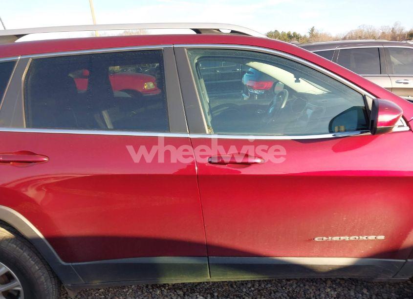 Photo 13 of 2019 Jeep Cherokee LATITUDE 4X4 (VIN 1C4PJMCB1KD330788)