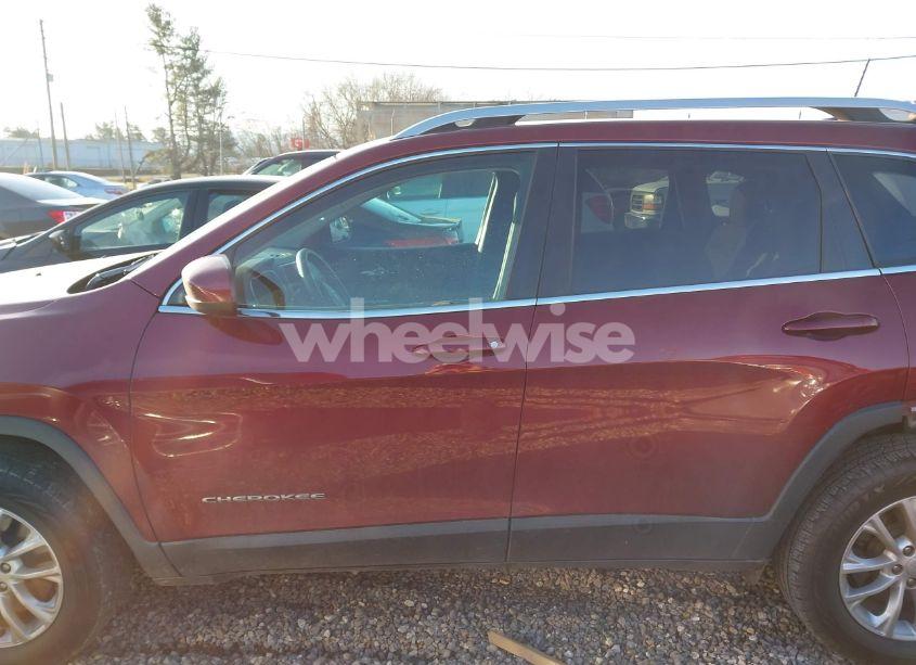 Photo 14 of 2019 Jeep Cherokee LATITUDE 4X4 (VIN 1C4PJMCB1KD330788)