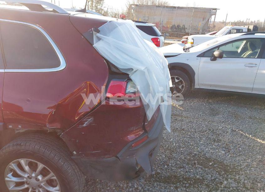 Photo 6 of 2019 Jeep Cherokee LATITUDE 4X4 (VIN 1C4PJMCB1KD330788)