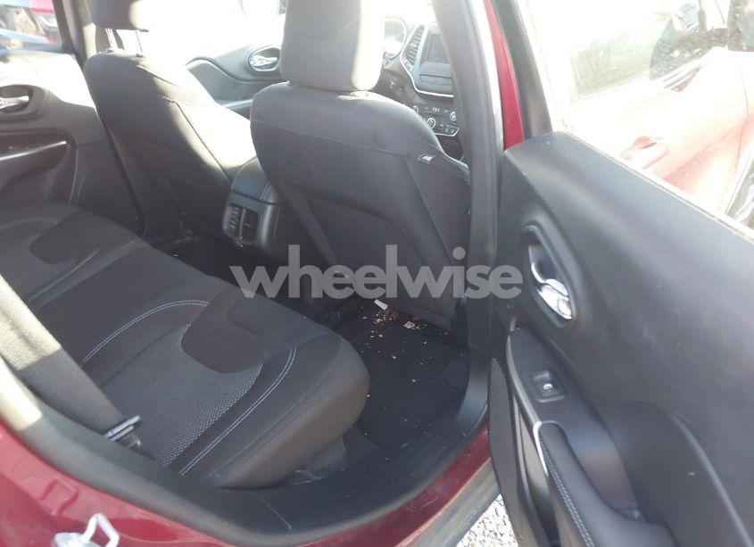 Photo 8 of 2019 Jeep Cherokee LATITUDE 4X4 (VIN 1C4PJMCB1KD330788)