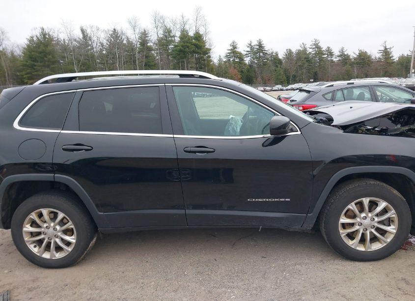 Photo 13 of 2019 Jeep Cherokee LATITUDE 4X4 (VIN 1C4PJMCB1KD489908)