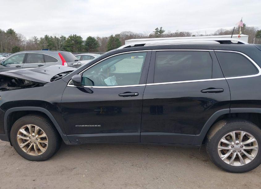 Photo 14 of 2019 Jeep Cherokee LATITUDE 4X4 (VIN 1C4PJMCB1KD489908)