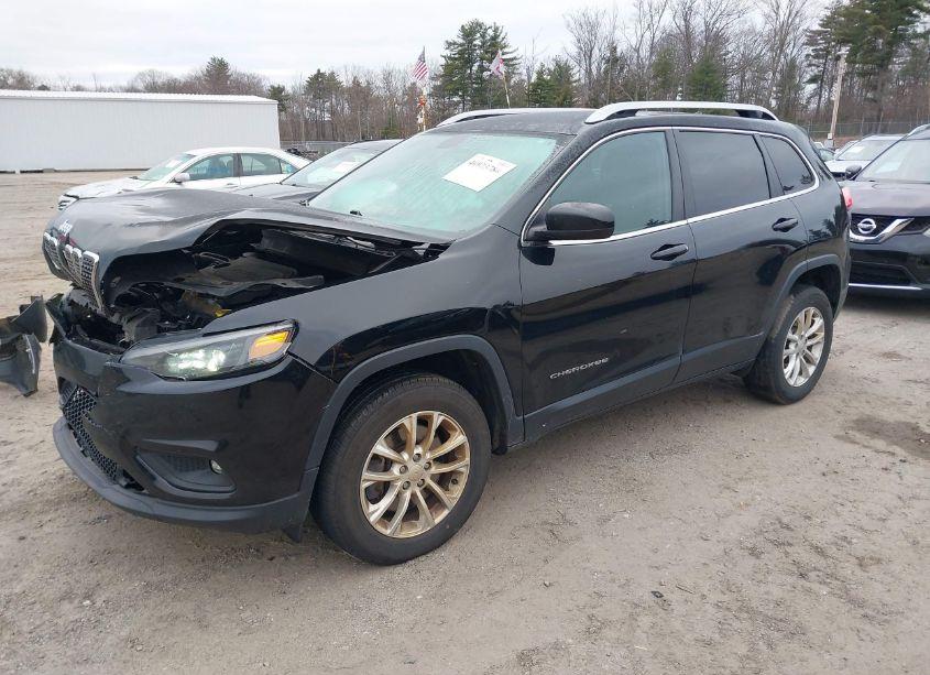 Photo 2 of 2019 Jeep Cherokee LATITUDE 4X4 (VIN 1C4PJMCB1KD489908)