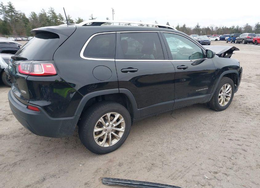 Photo 4 of 2019 Jeep Cherokee LATITUDE 4X4 (VIN 1C4PJMCB1KD489908)