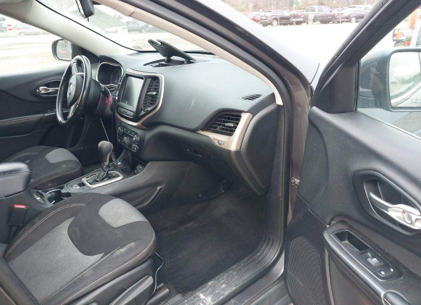 Photo 5 of 2014 Jeep Cherokee LATITUDE (VIN 1C4PJMCB2EW178187)