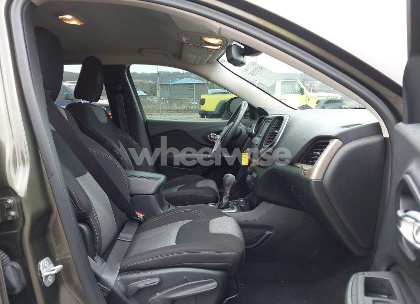 Photo 5 of 2014 Jeep Cherokee LATITUDE (VIN 1C4PJMCB2EW285739)