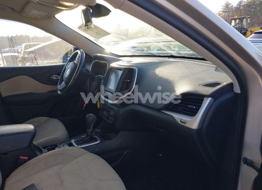 Photo 5 of 2015 Jeep Cherokee LATITUDE (VIN 1C4PJMCB2FW642239)