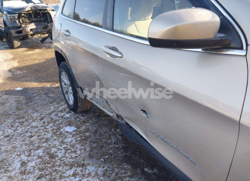 Photo 6 of 2015 Jeep Cherokee LATITUDE (VIN 1C4PJMCB2FW642239)