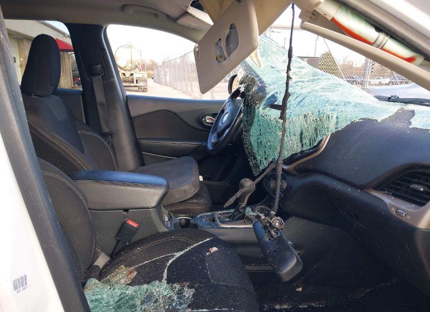 Photo 5 of 2015 Jeep Cherokee LATITUDE (VIN 1C4PJMCB2FW663897)