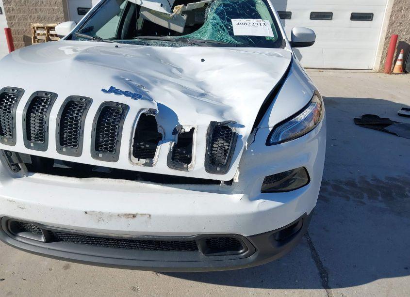 Photo 6 of 2015 Jeep Cherokee LATITUDE (VIN 1C4PJMCB2FW663897)