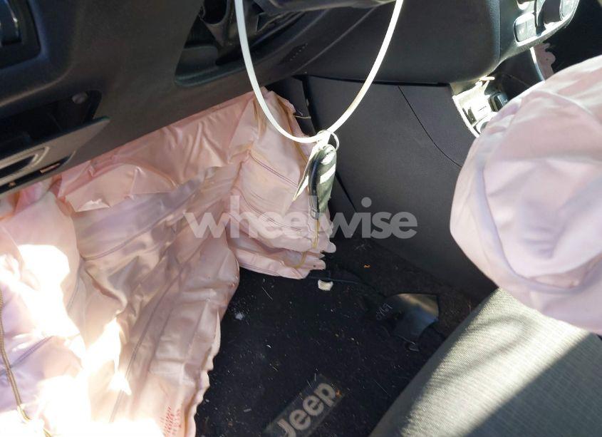 Photo 11 of 2015 Jeep Cherokee LATITUDE (VIN 1C4PJMCB2FW715190)