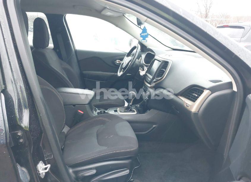 Photo 5 of 2016 Jeep Cherokee LATITUDE (VIN 1C4PJMCB2GW103394)