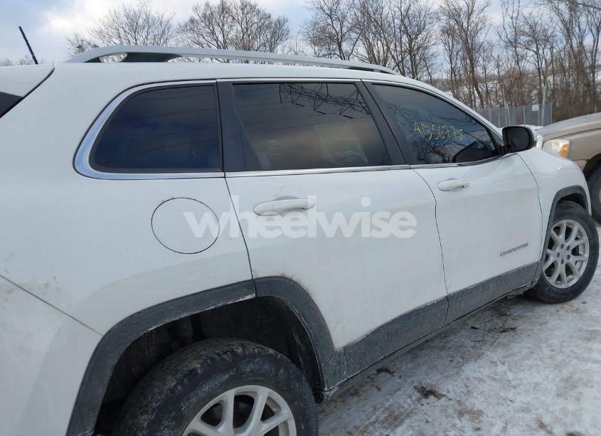 Photo 13 of 2016 Jeep Cherokee LATITUDE (VIN 1C4PJMCB2GW145998)
