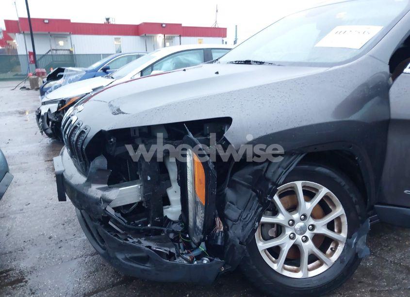 Photo 6 of 2016 Jeep Cherokee LATITUDE (VIN 1C4PJMCB2GW152160)