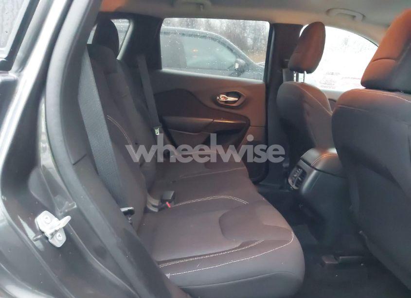 Photo 8 of 2016 Jeep Cherokee LATITUDE (VIN 1C4PJMCB2GW152160)