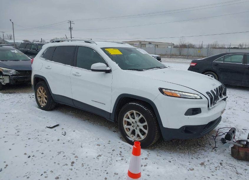 2016 Jeep Cherokee LATITUDE (VIN 1C4PJMCB2GW196949) main photo