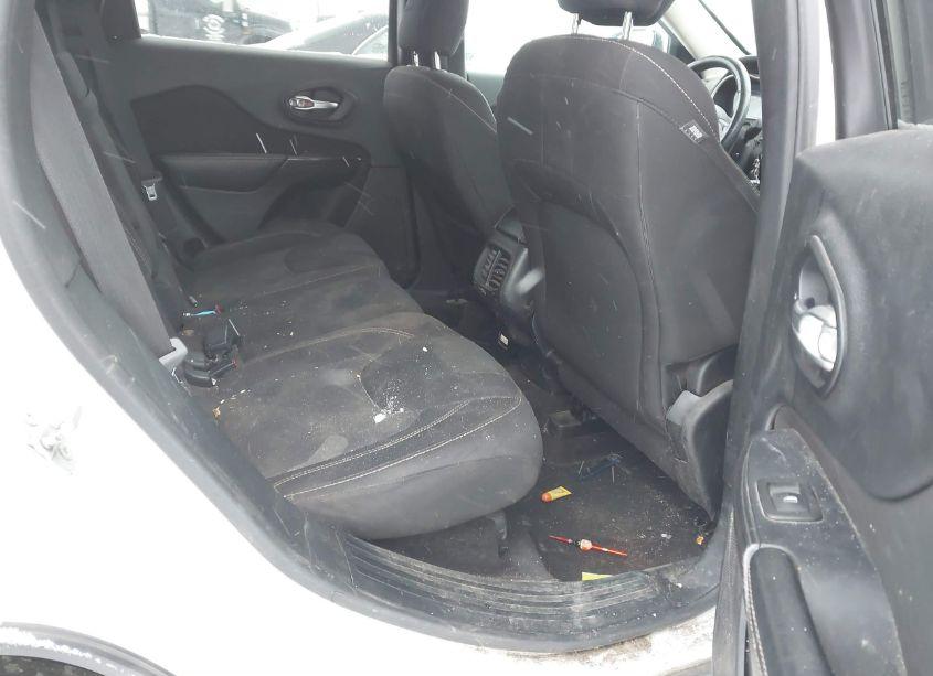 Photo 8 of 2016 Jeep Cherokee LATITUDE (VIN 1C4PJMCB2GW196949)