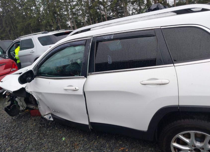 Photo 15 of 2016 Jeep Cherokee LATITUDE (VIN 1C4PJMCB2GW197146)