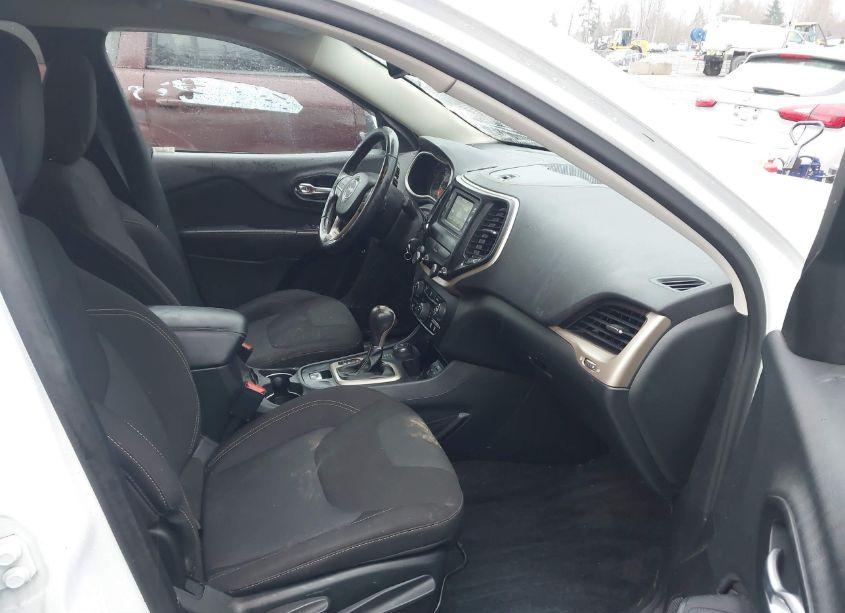 Photo 5 of 2016 Jeep Cherokee LATITUDE (VIN 1C4PJMCB2GW197146)