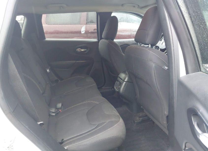 Photo 8 of 2016 Jeep Cherokee LATITUDE (VIN 1C4PJMCB2GW197146)