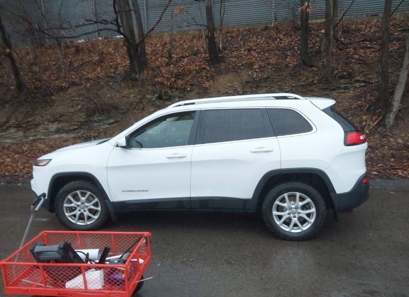 Photo 14 of 2016 Jeep Cherokee LATITUDE (VIN 1C4PJMCB2GW227875)