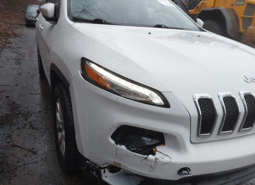 Photo 18 of 2016 Jeep Cherokee LATITUDE (VIN 1C4PJMCB2GW227875)