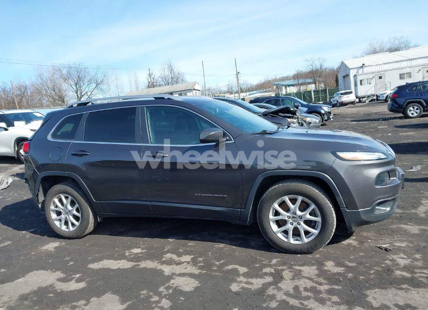 Photo 13 of 2016 Jeep Cherokee LATITUDE (VIN 1C4PJMCB2GW340385)