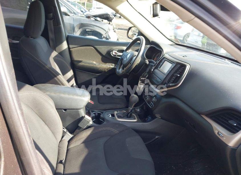 Photo 5 of 2016 Jeep Cherokee LATITUDE (VIN 1C4PJMCB2GW340385)