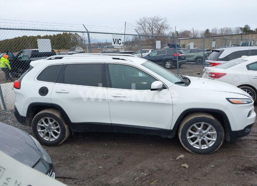 Photo 13 of 2016 Jeep Cherokee LATITUDE (VIN 1C4PJMCB2GW372186)
